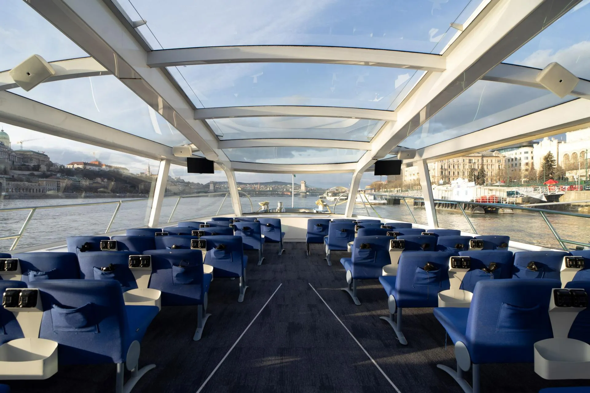 Budget vs Premium Danube Cruises in Budapest: Where the Difference Really Shows