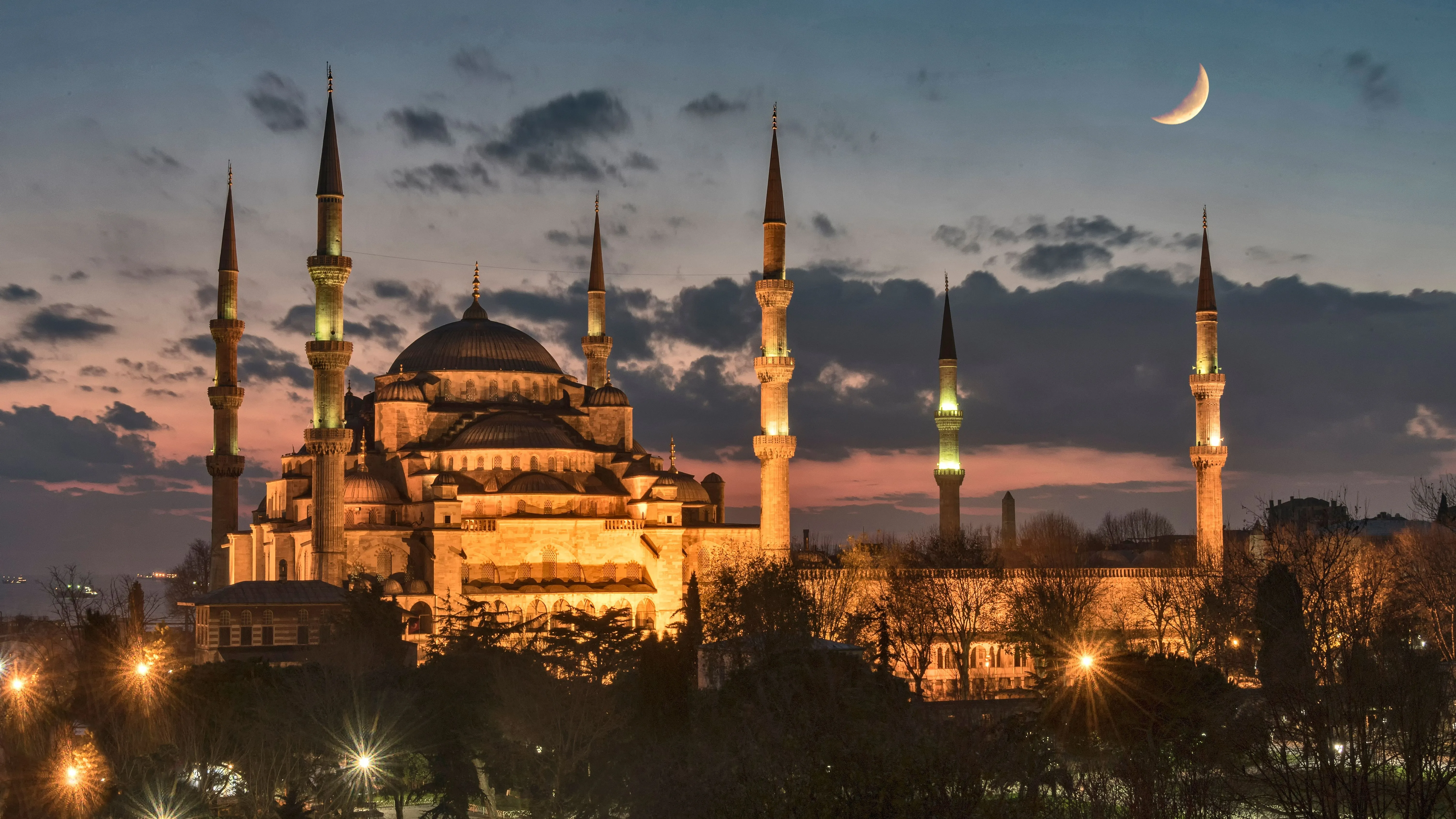 Hagia Sophia illuminated at night with the moon