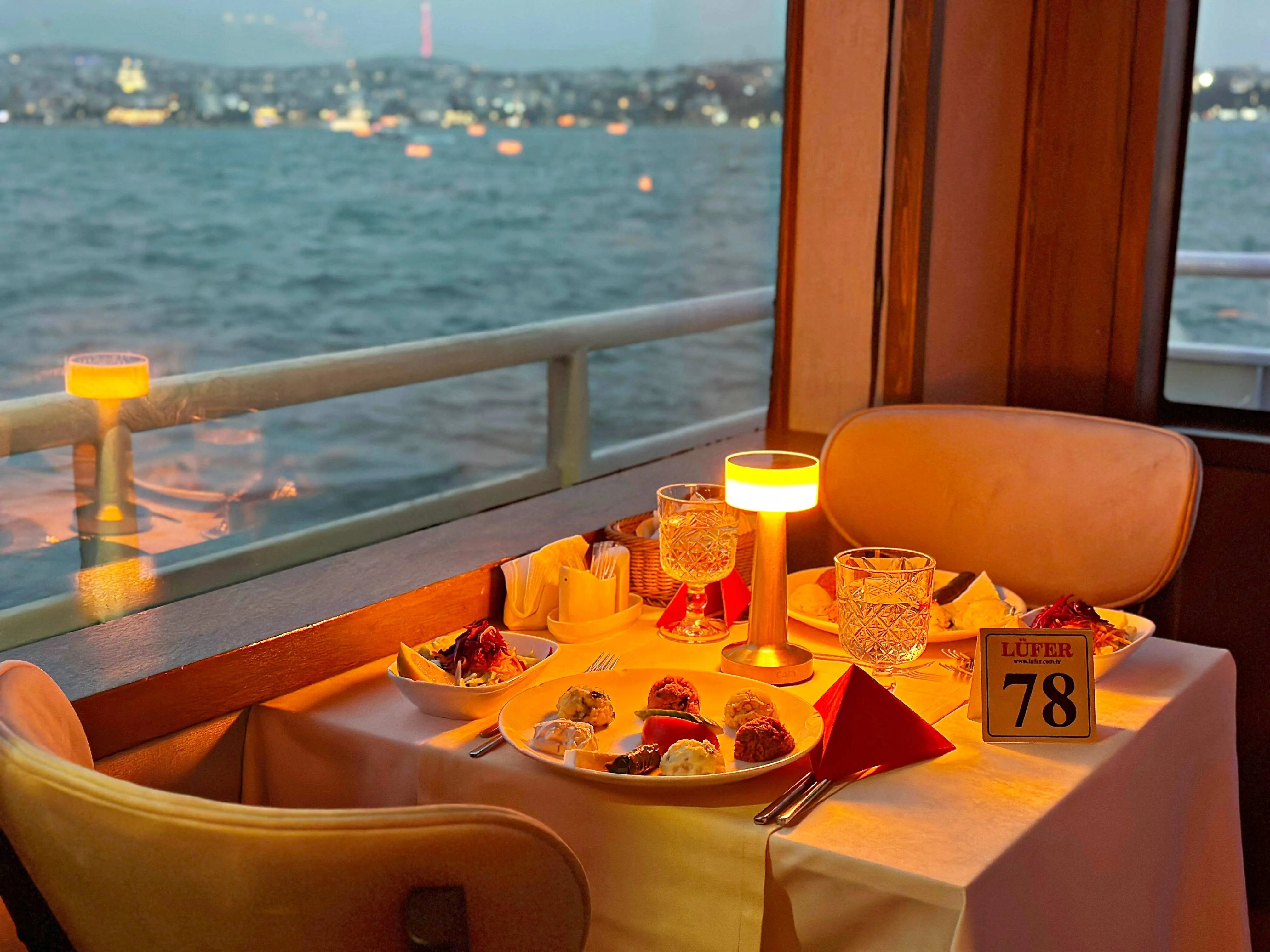 Dinner Cruise Table