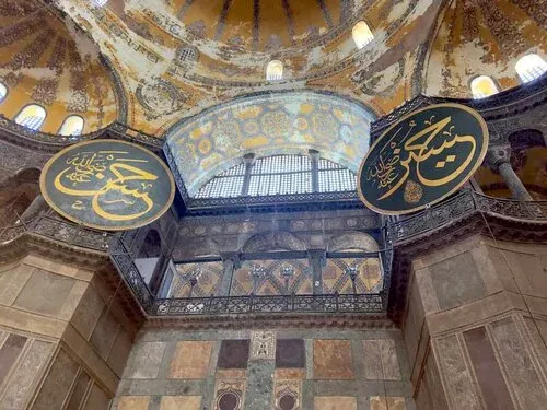 Mosaics and Calligraphy: Hagia Sophia’s Visual Language Across Eras
