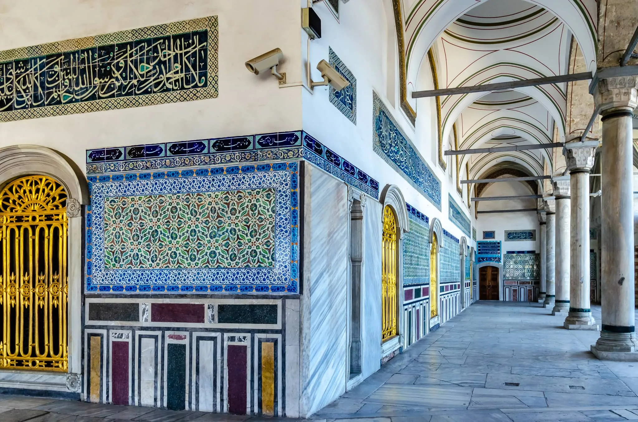 Ottoman columns and arches in the palace