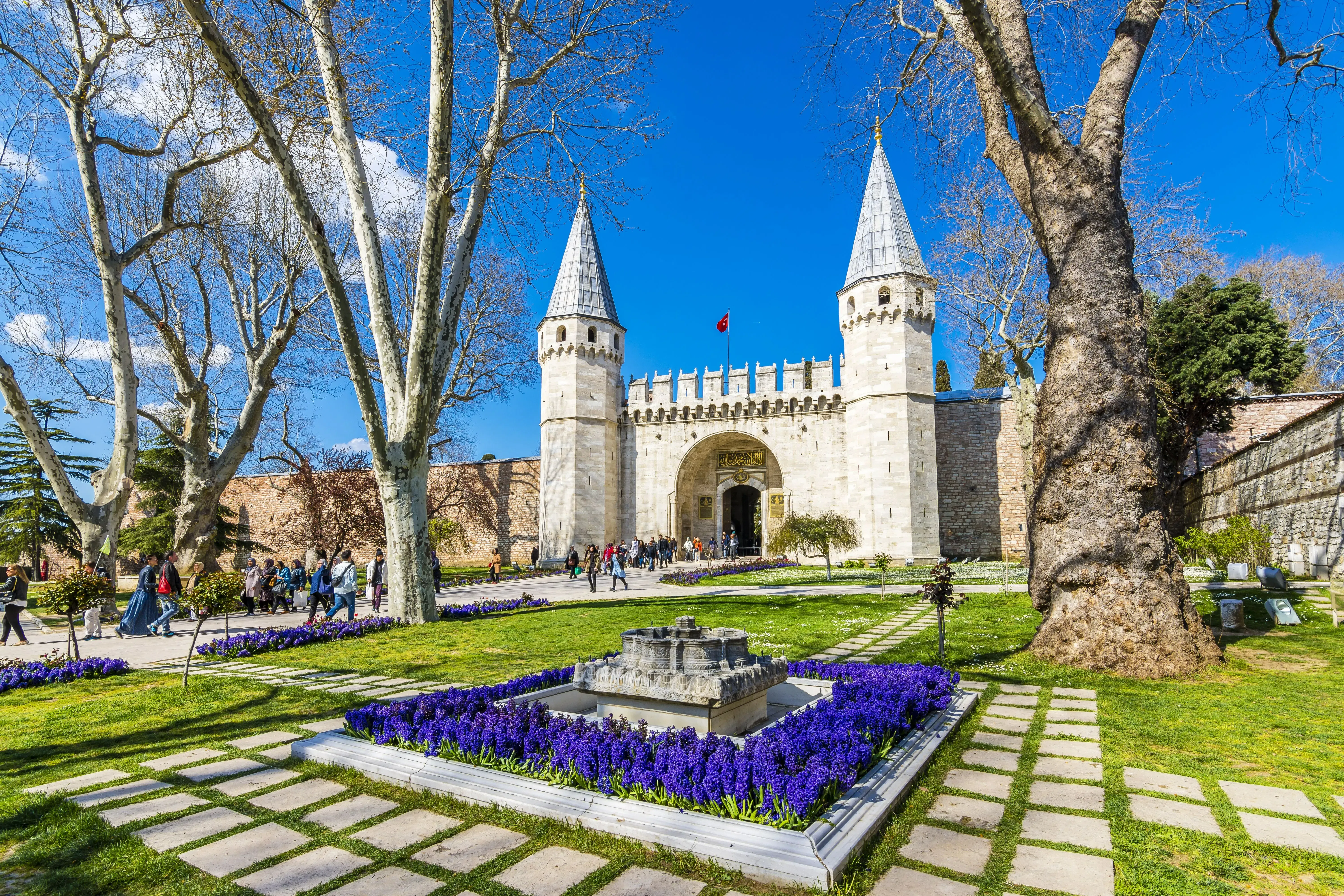 Topkapı Palace garden pathway