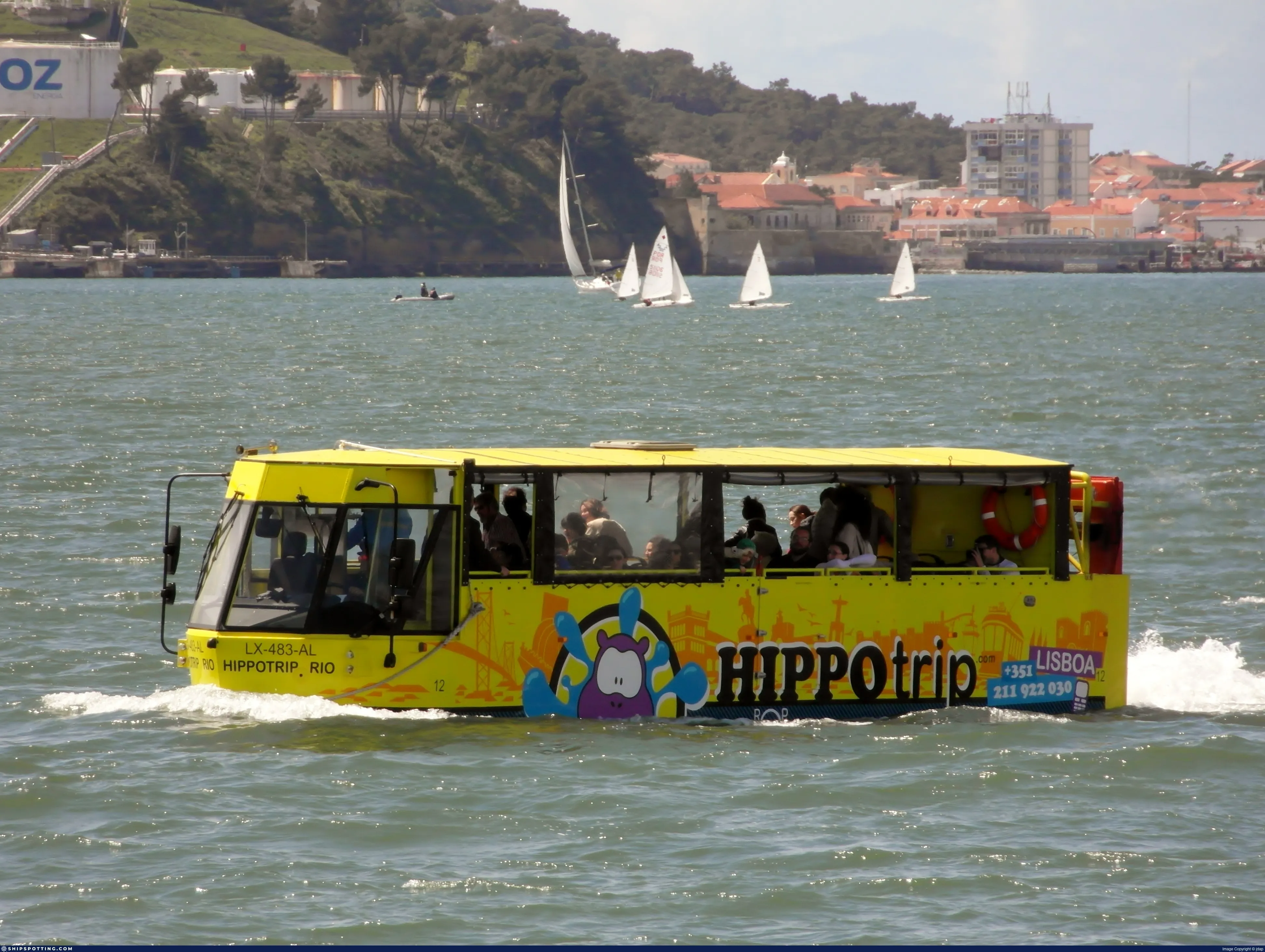 Amphibious bus