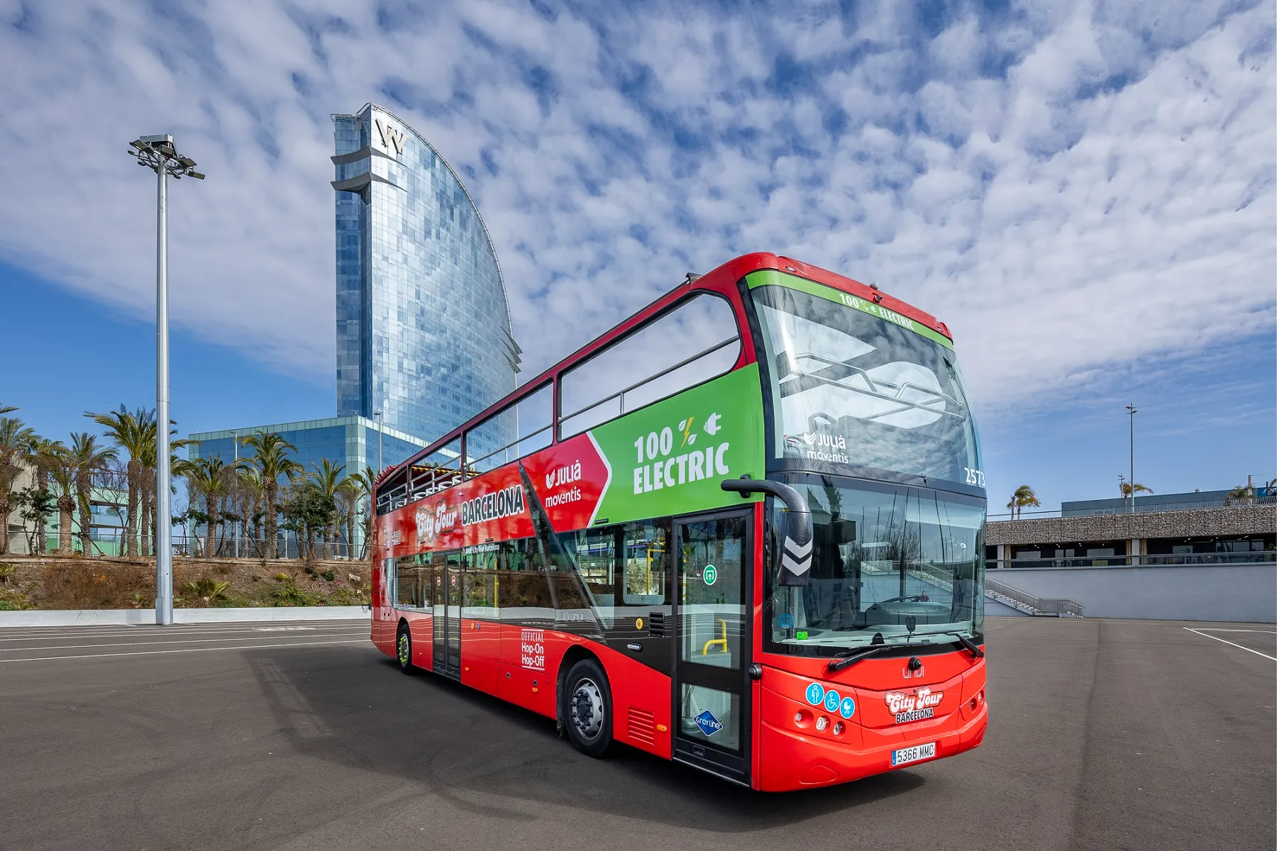 Electric double-decker sightseeing bus, Lisbon