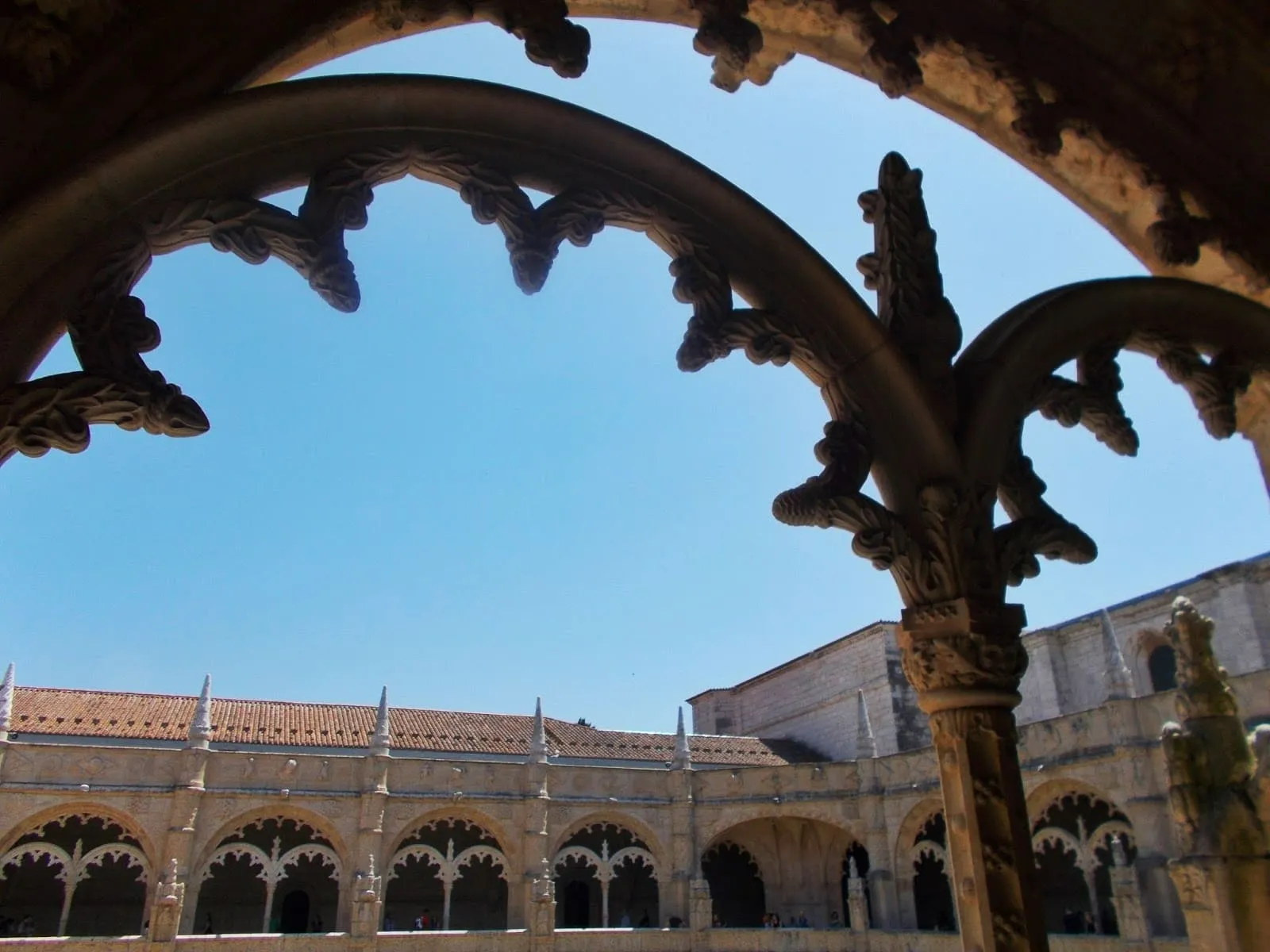 Close-up of carved Manueline arch detail