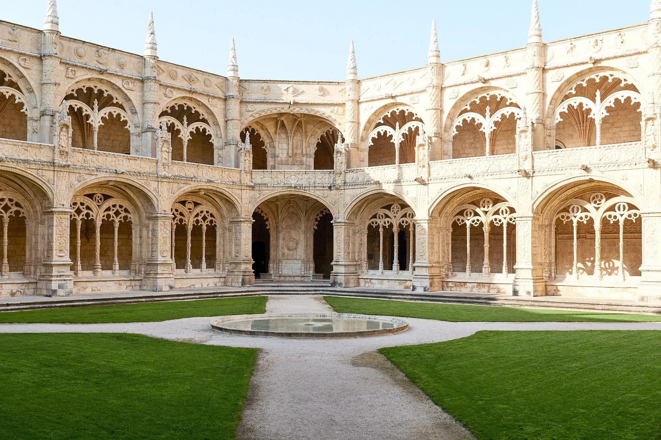 Jerónimos cloister courtyard