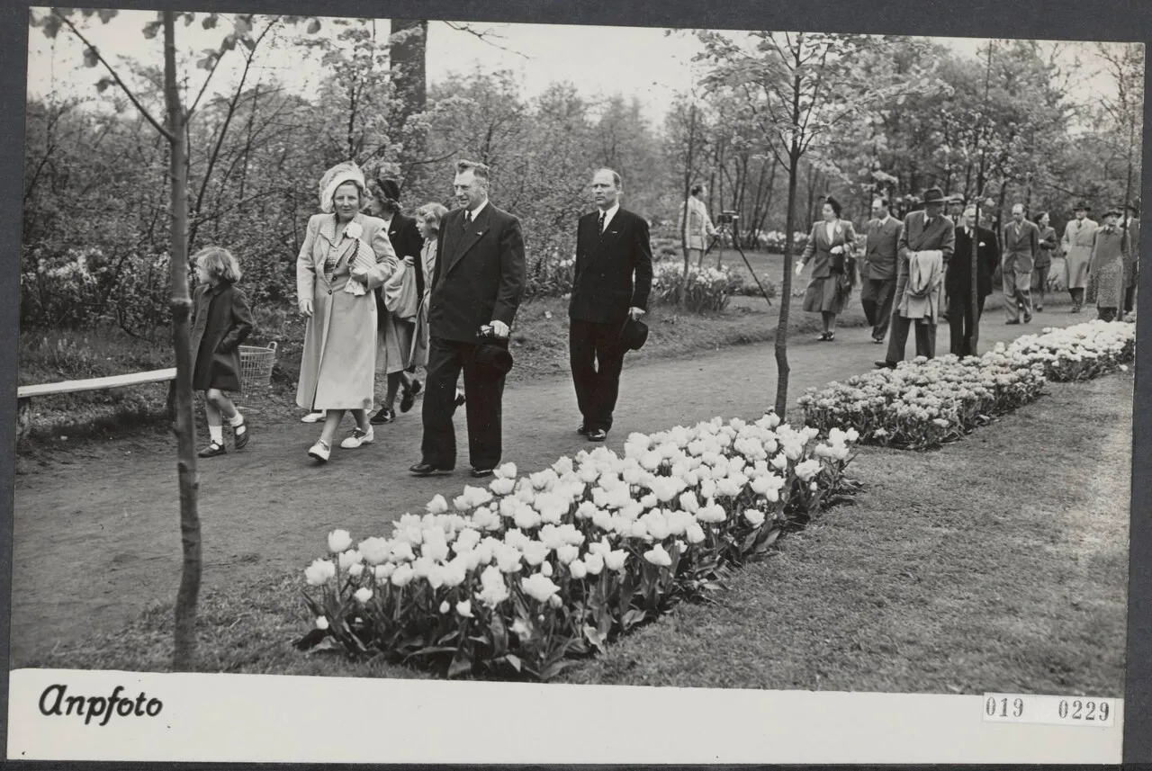 Queen Juliana and Princesses visiting Keukenhof flower exhibition, 1950
