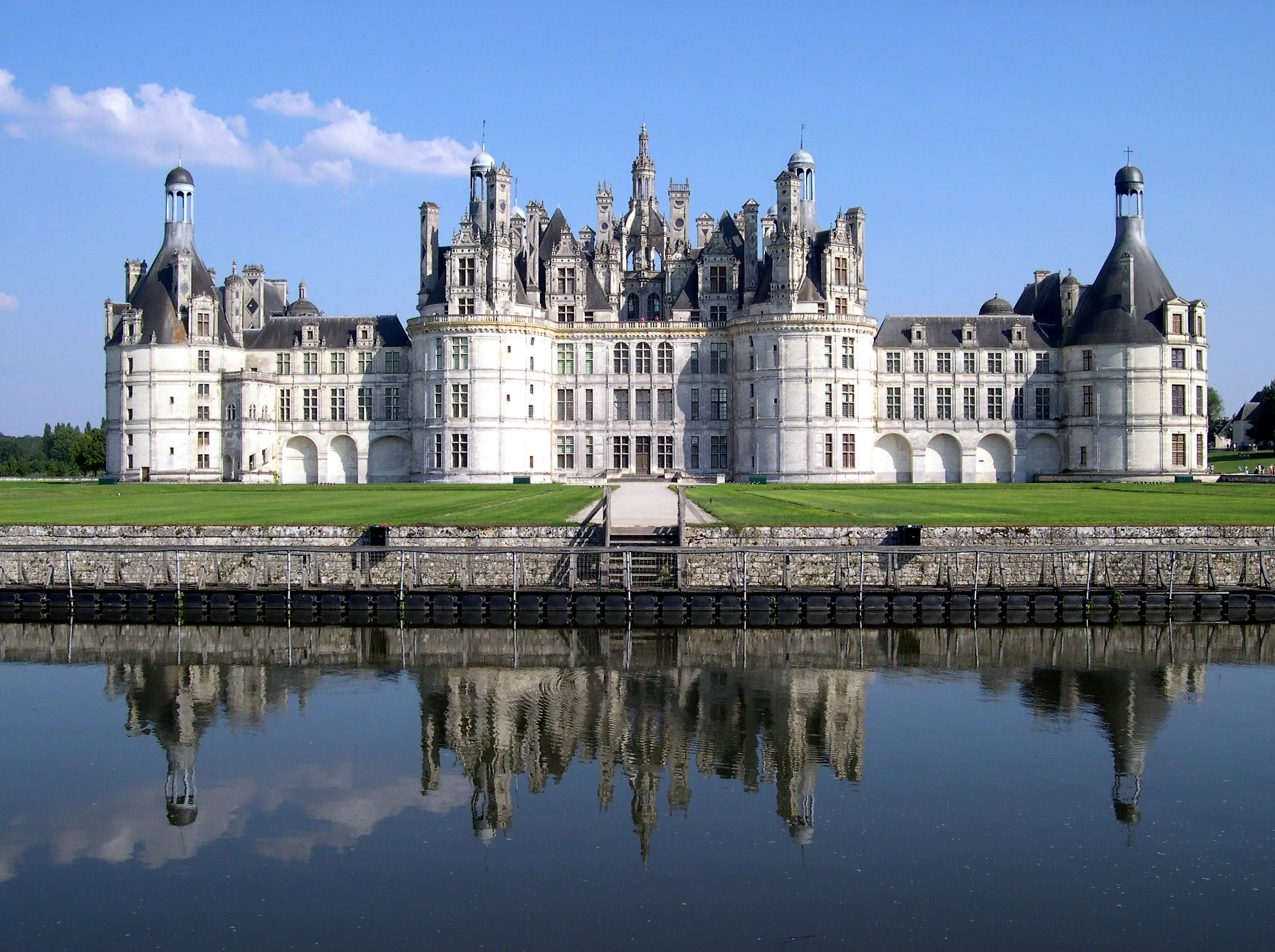 Front facade of Chateau de Chambord
