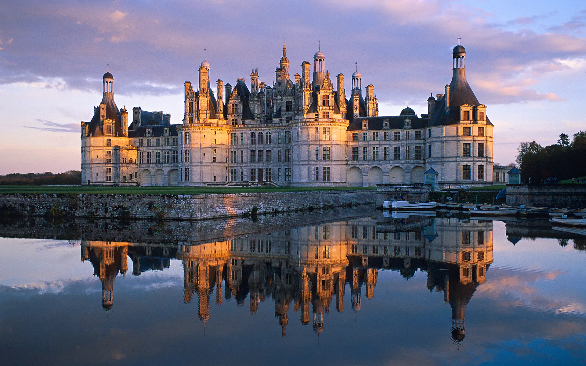 Chateau de Chambord at nightfall