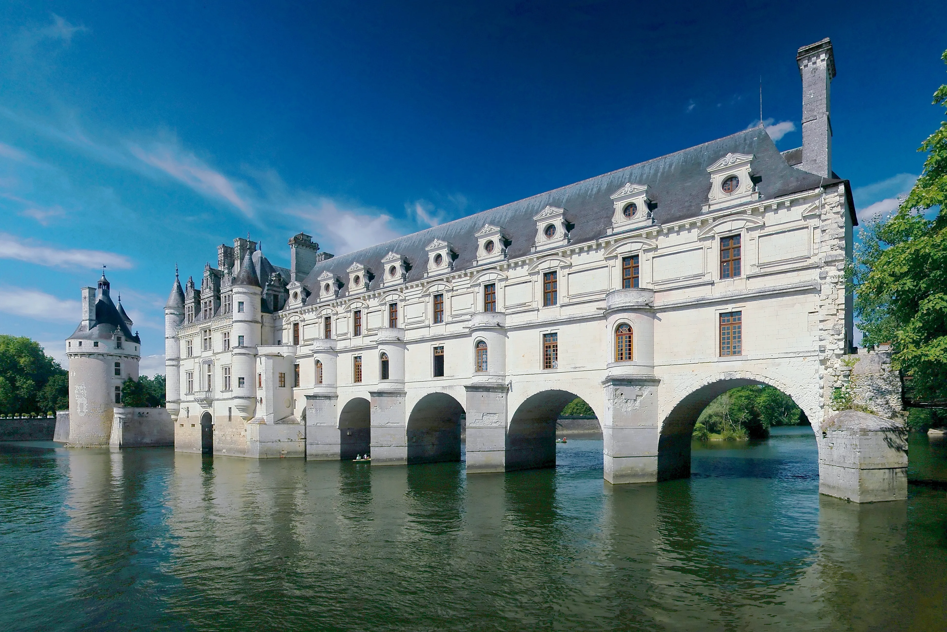 Historic exterior of Chateau de Chenonceau