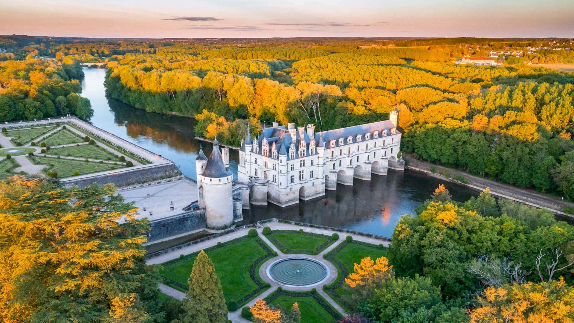 Aerial sunrise view of Chateau de Chenonceau