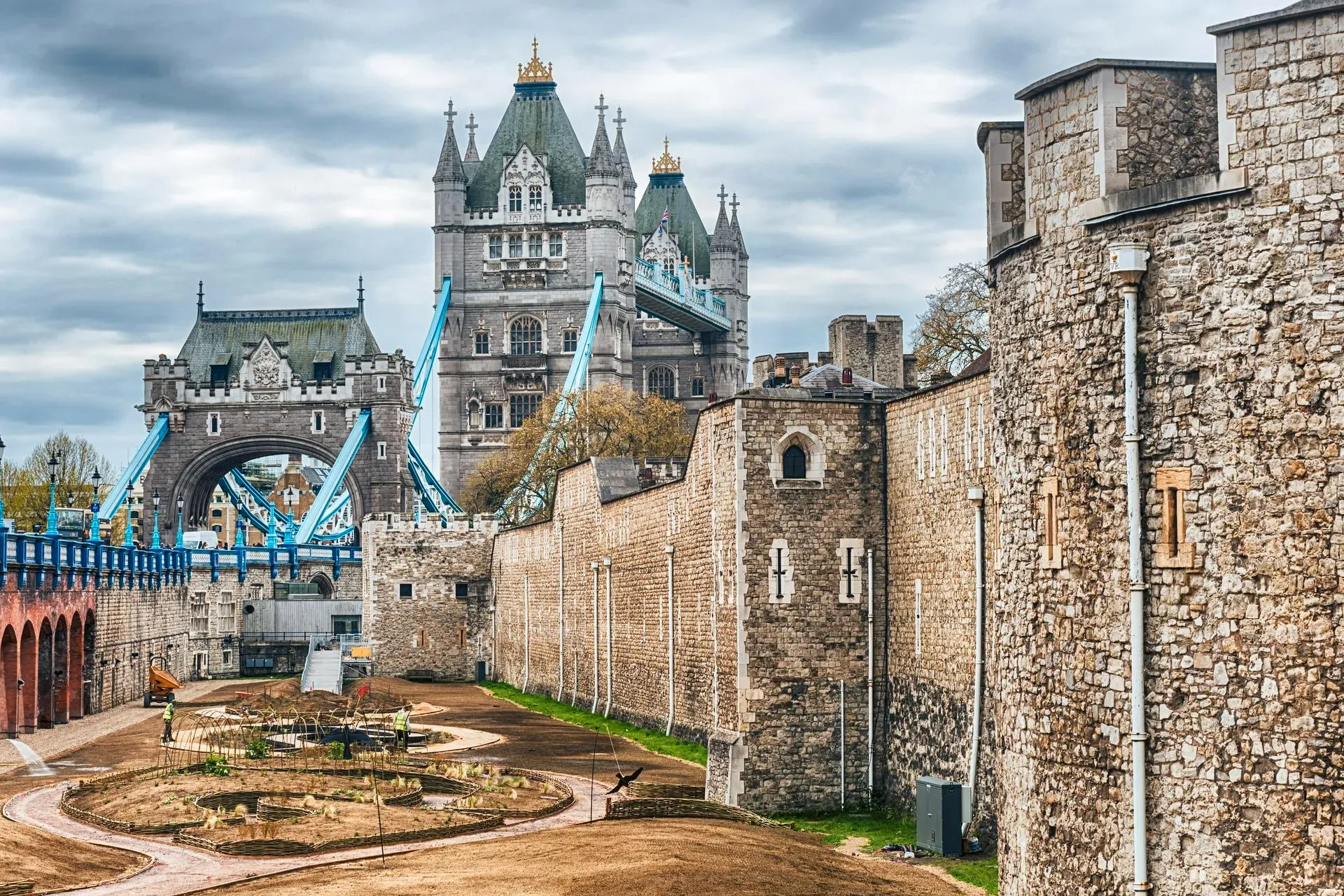 Green gardens and lawn areas by the Tower’s walls