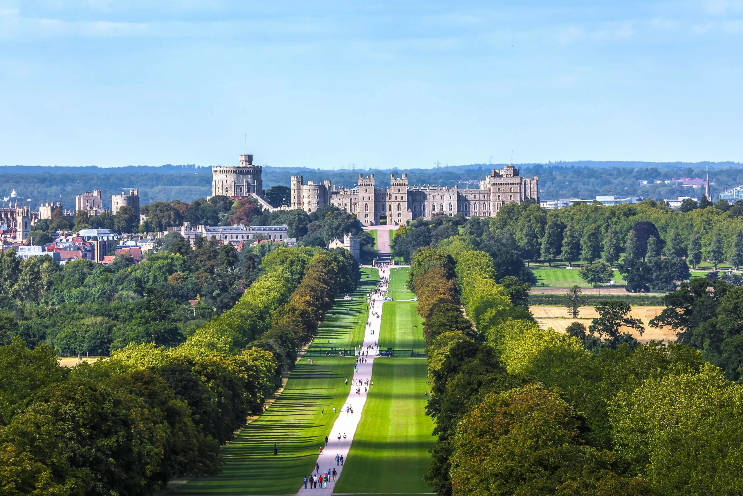 A Full Day in Windsor: Castle, Town, and Long Walk