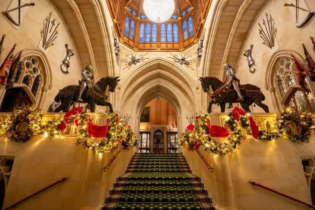 Windsor Castle at Christmas: Tradition, Light, and Seasonal Atmosphere