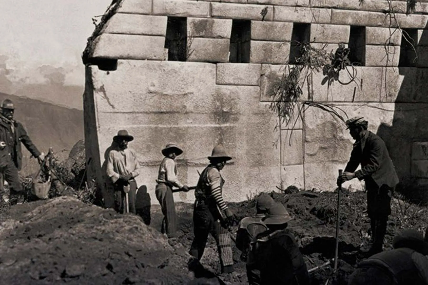 Excavation works at Machu Picchu in the 1930s
