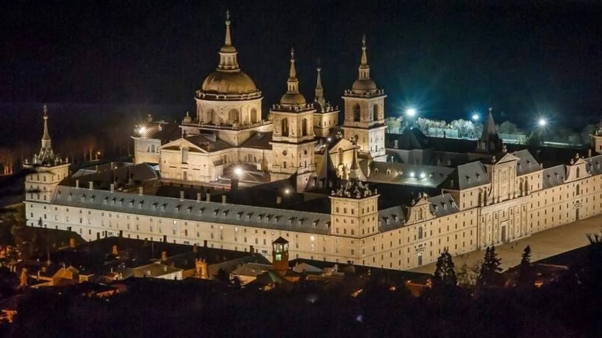 El Escorial illuminated at night