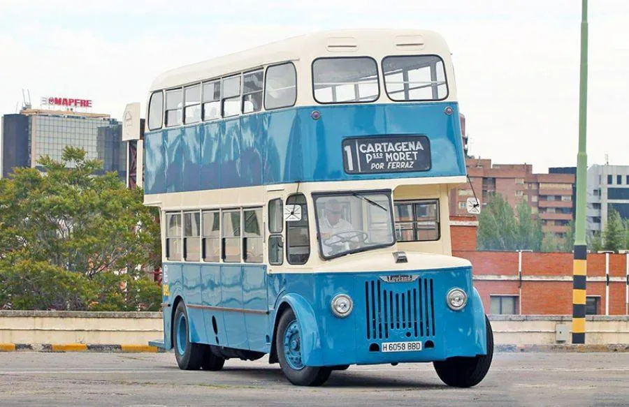 Leyland Titan cyan bus – museum exhibit