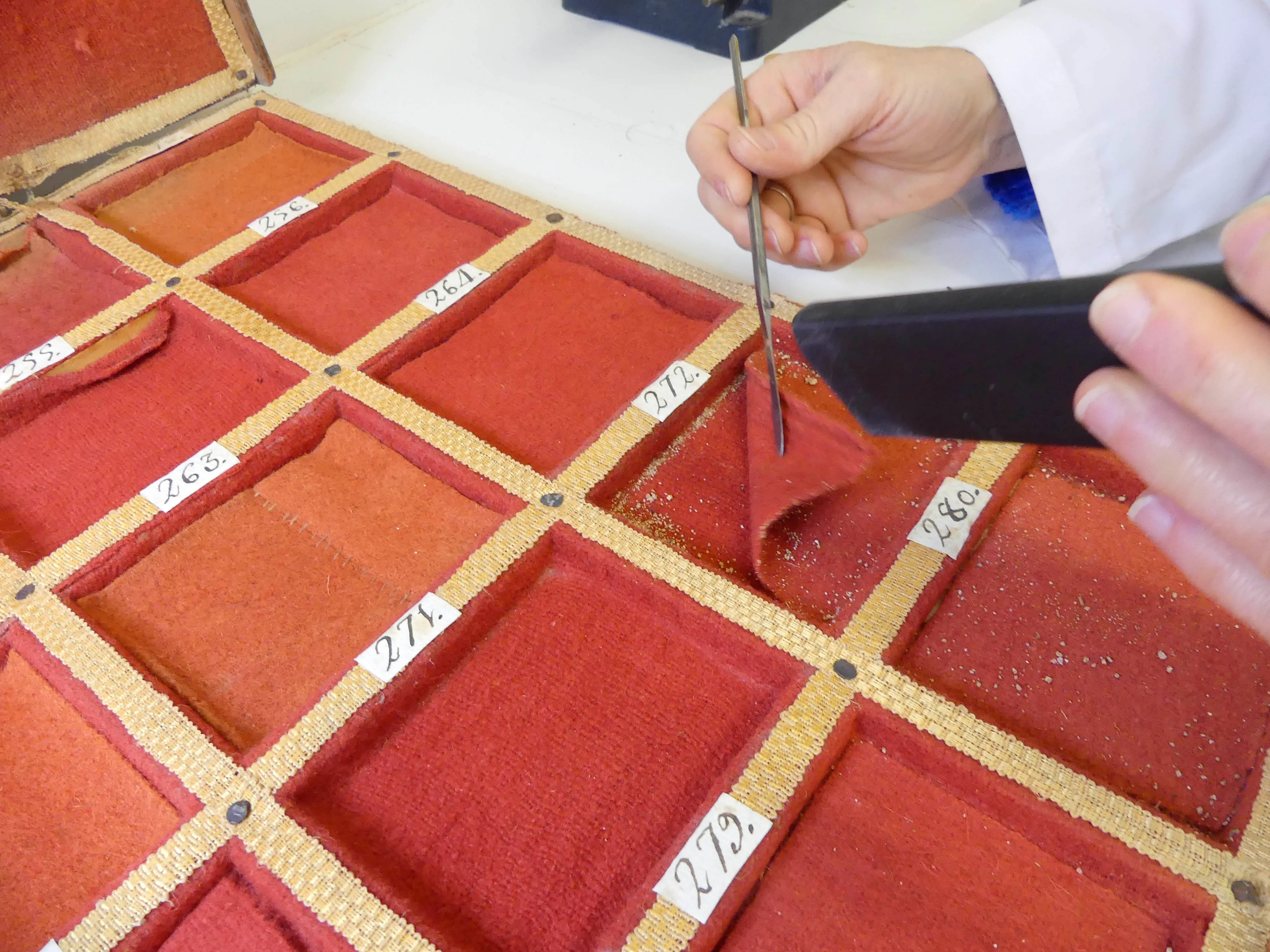 Tapestry restoration work at the Royal Palace of Madrid