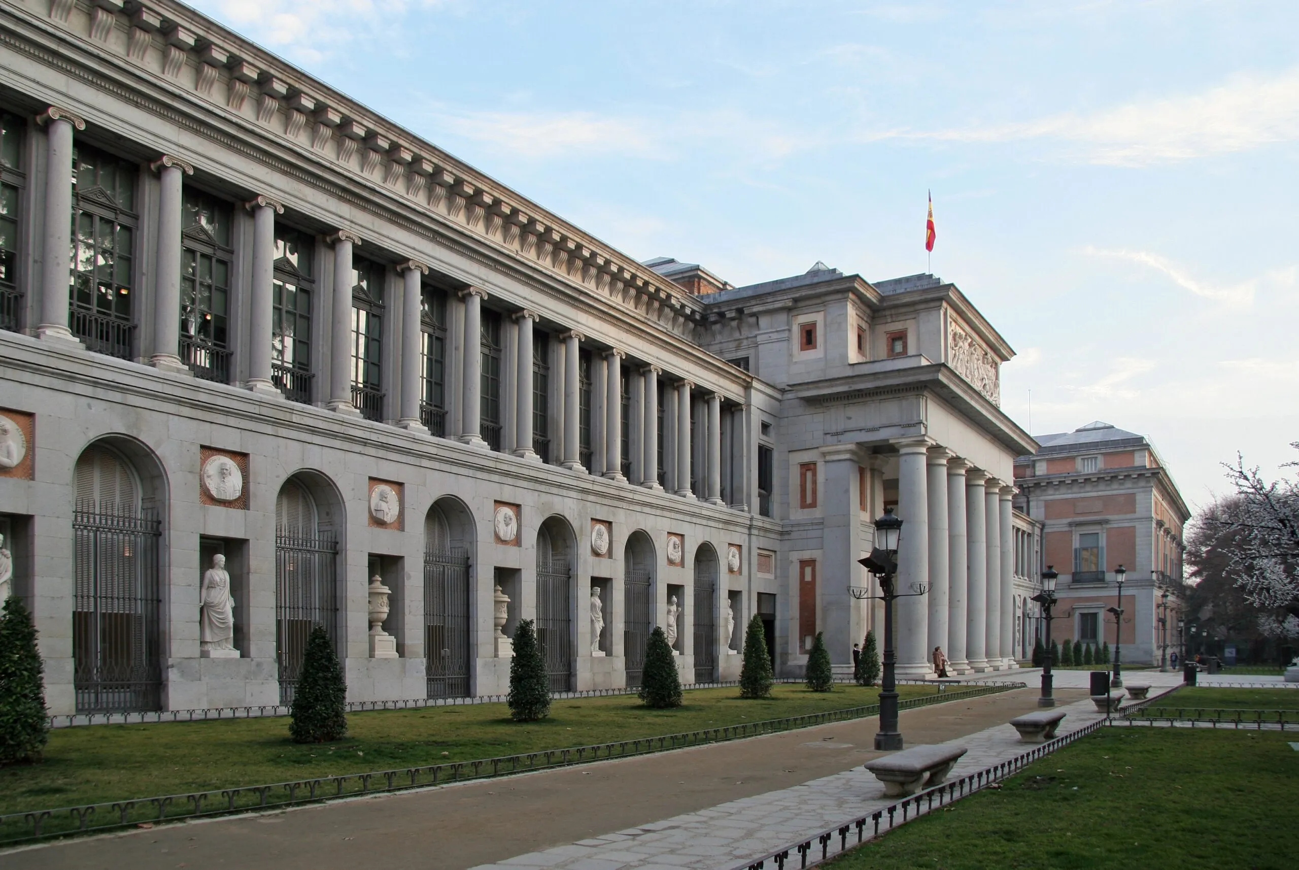 Front-left exterior view of the Museo del Prado