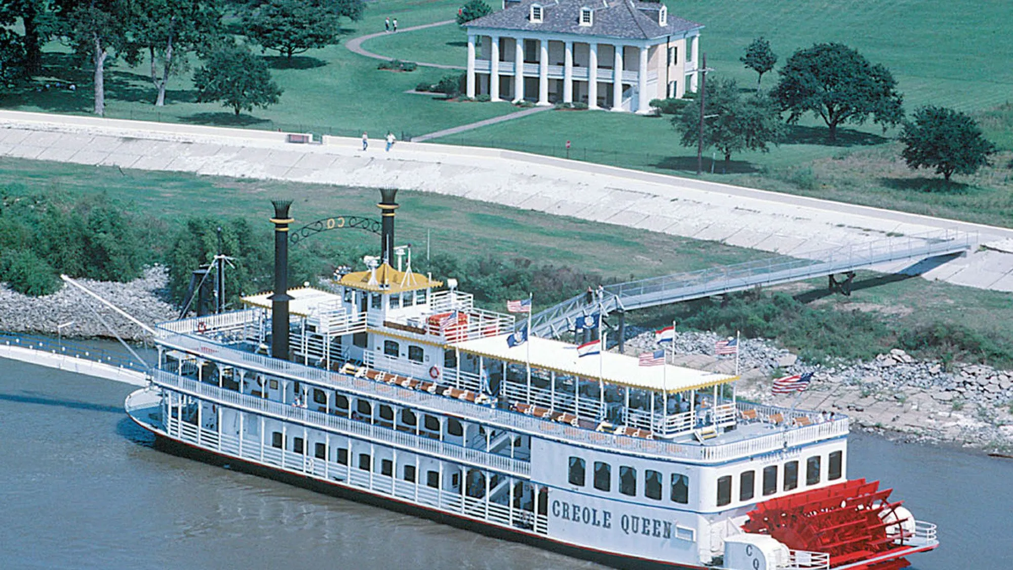 Creole Queen steamboat cruise experience in New Orleans