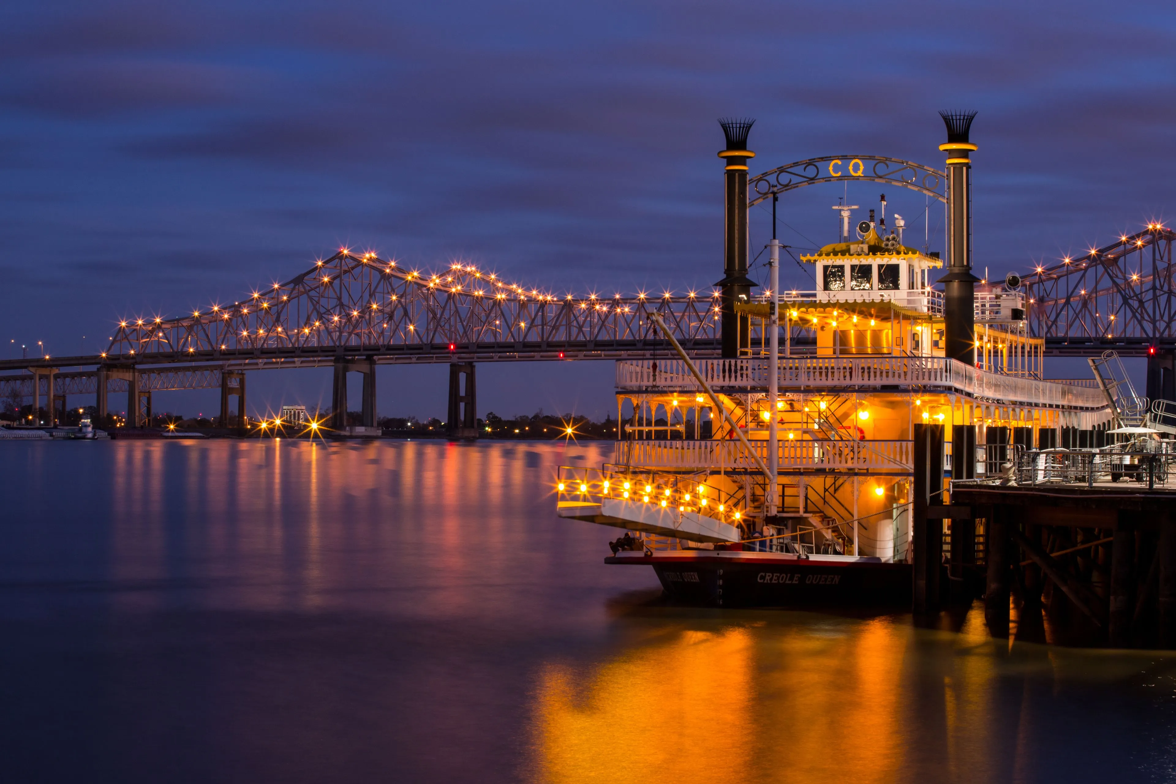 A Romantic Mississippi Date Night: Paddle-Wheel Lights and Slow Jazz