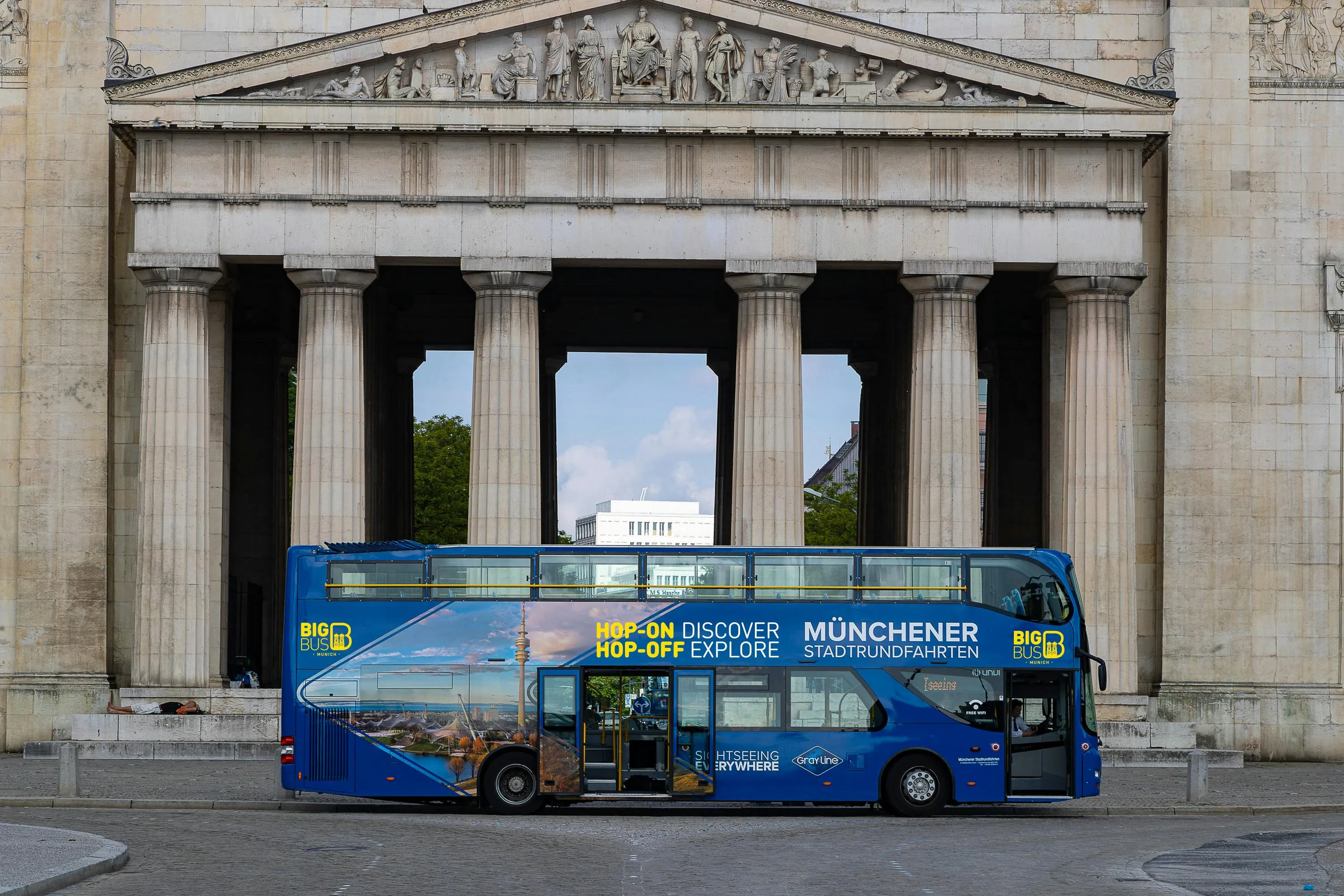 Sightseeing Bus at Siegestor