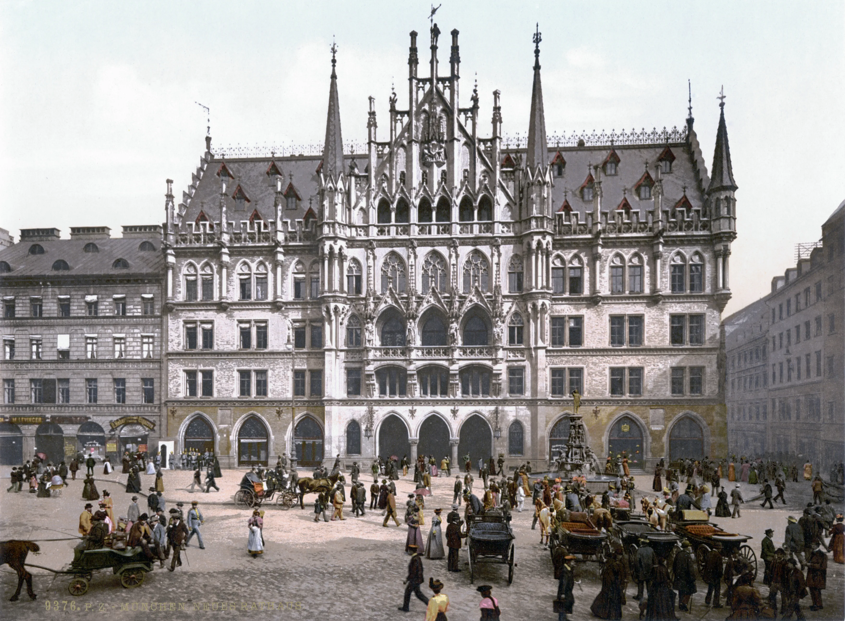 Historical view of the New Town Hall at Marienplatz