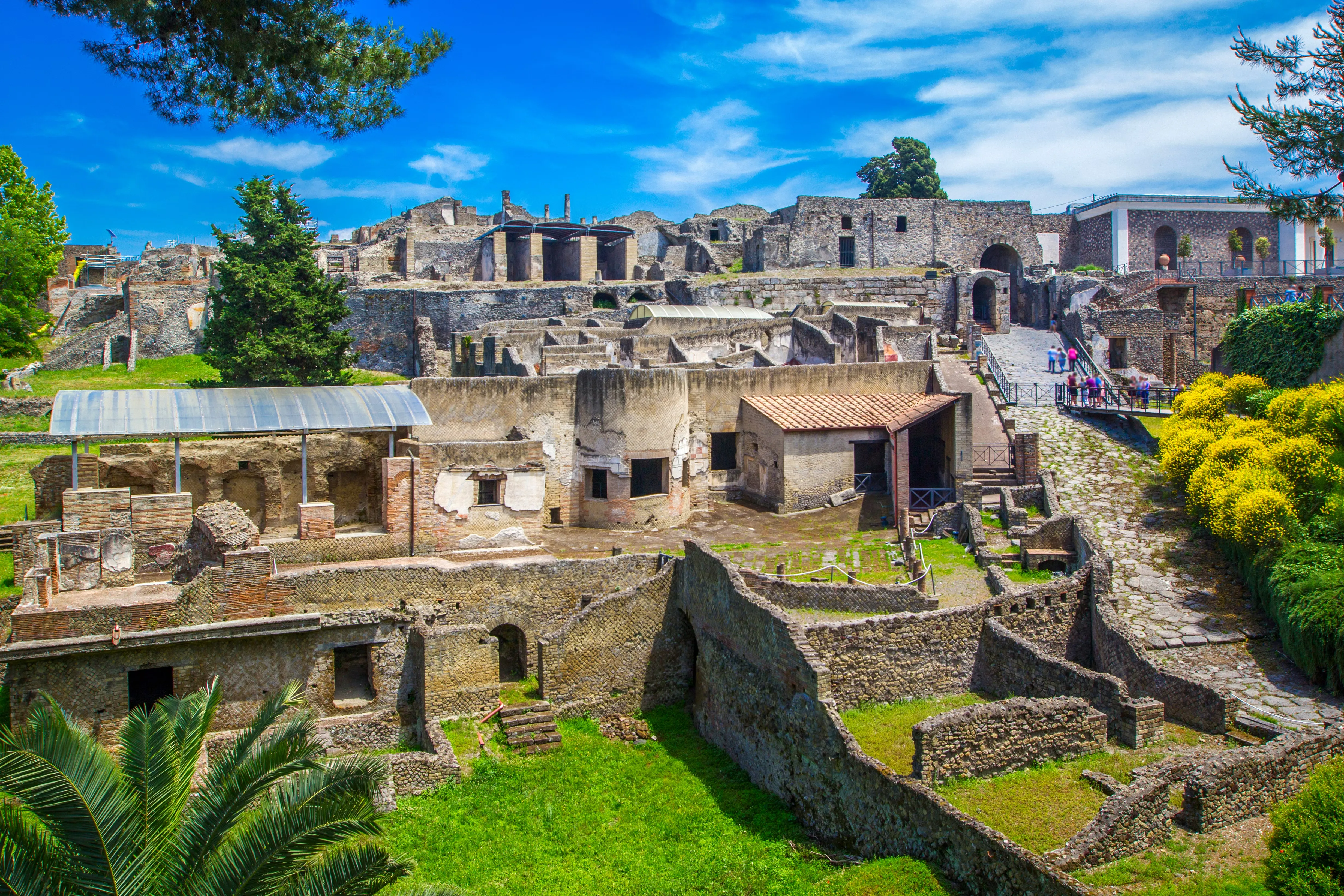 Guided Tour or Audio Guide? Choosing Your Pompeii Companion