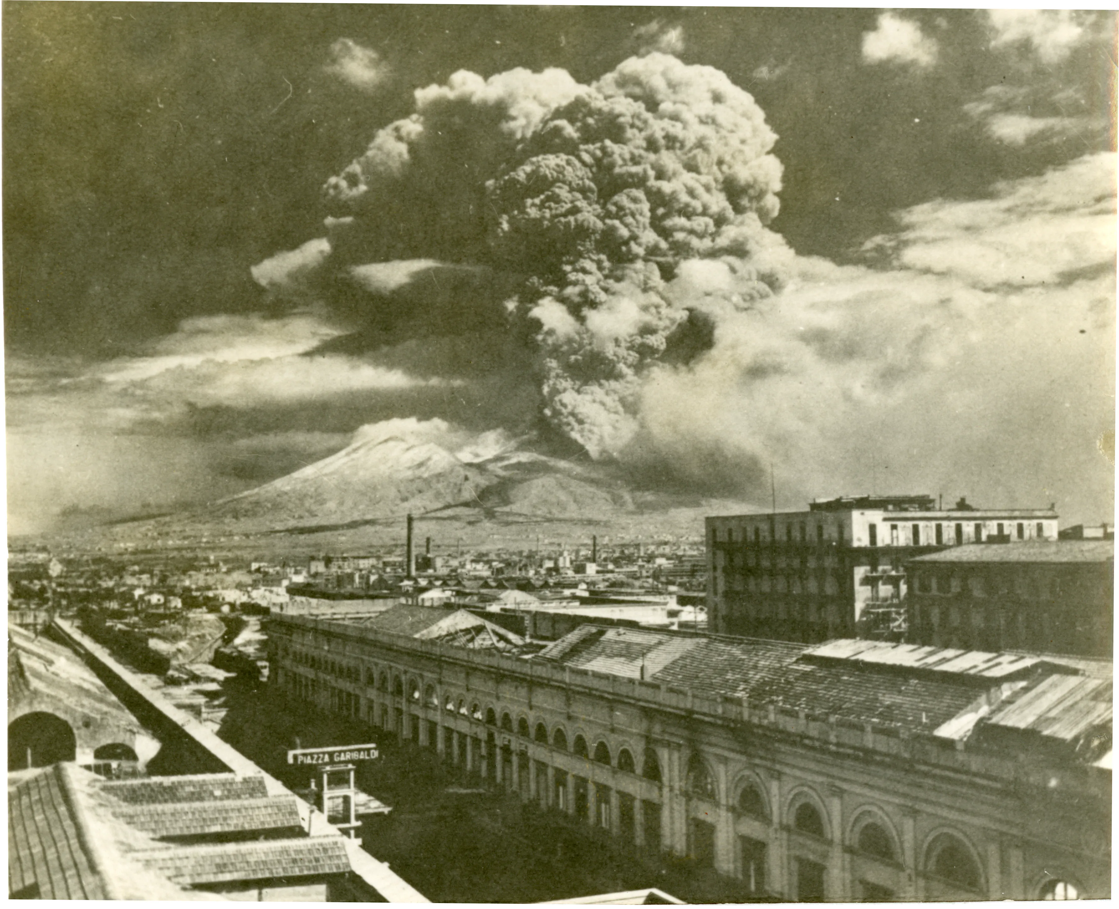 Eruption History Roundtrip: From 79 CE to 1944 in One Naples Day
