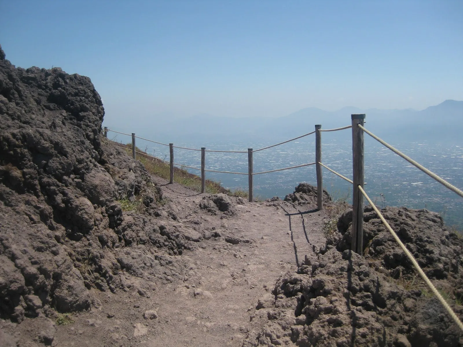 Vesuvius in Winter: Cold-Season Roundtrip Planning from Naples