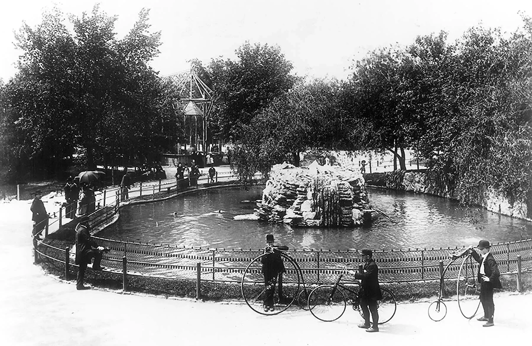 Nearby Attractions: Pond, Bridge, and Classic Walks