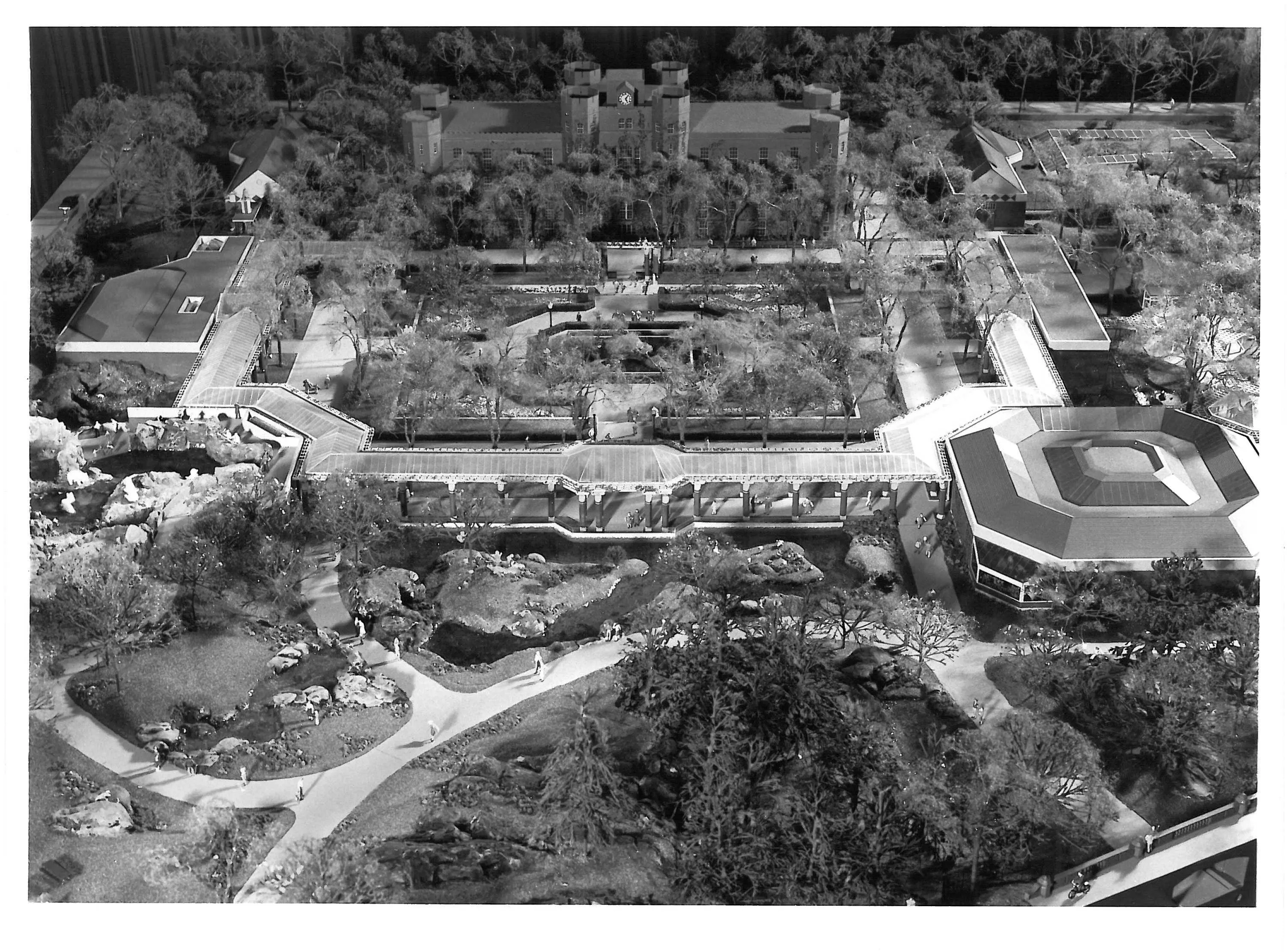 Summer Visits: Heat, Crowds, and Cool-Down Tricks