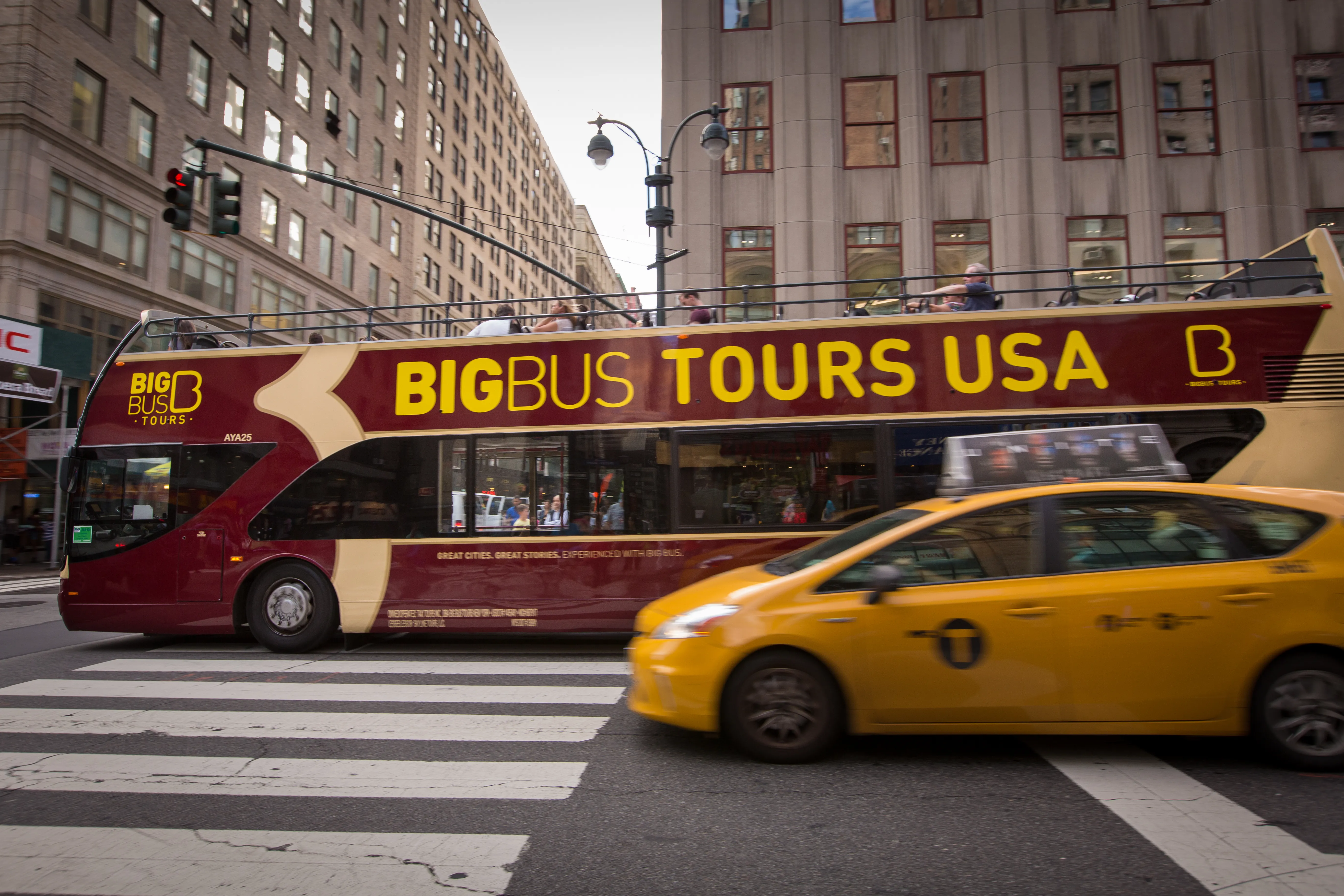NYC HoHo Accessibility Boarding Playbook: Stop Selection, Seat Strategy, and Transfer Control
