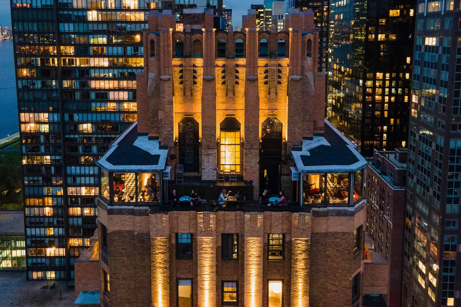 Ophelia Lounge at night