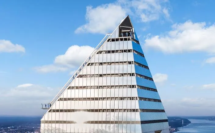 SUMMIT vs Edge NYC: Which Modern Skyline Deck Is Better for You?