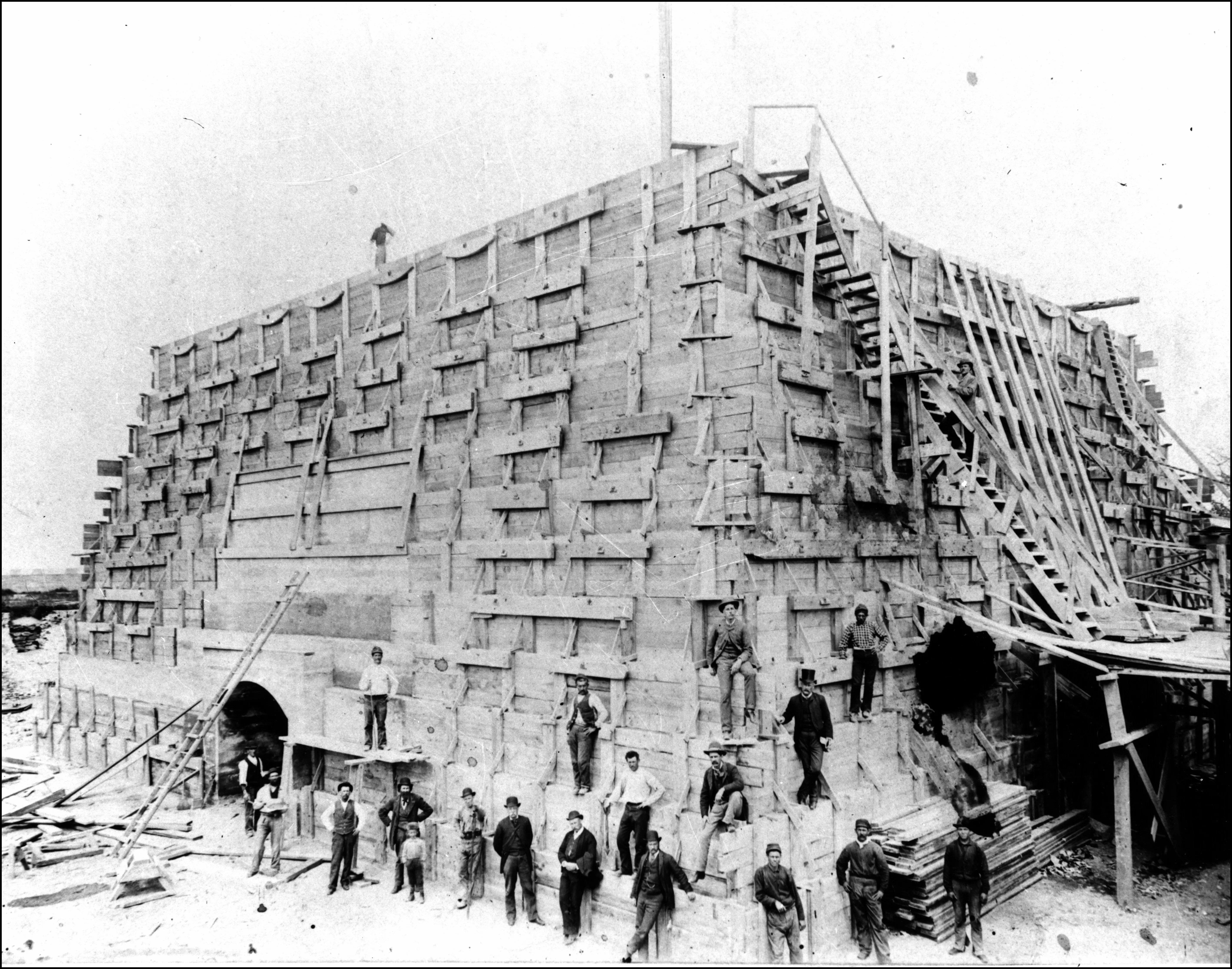 Construction and shipment of the statue in 1885