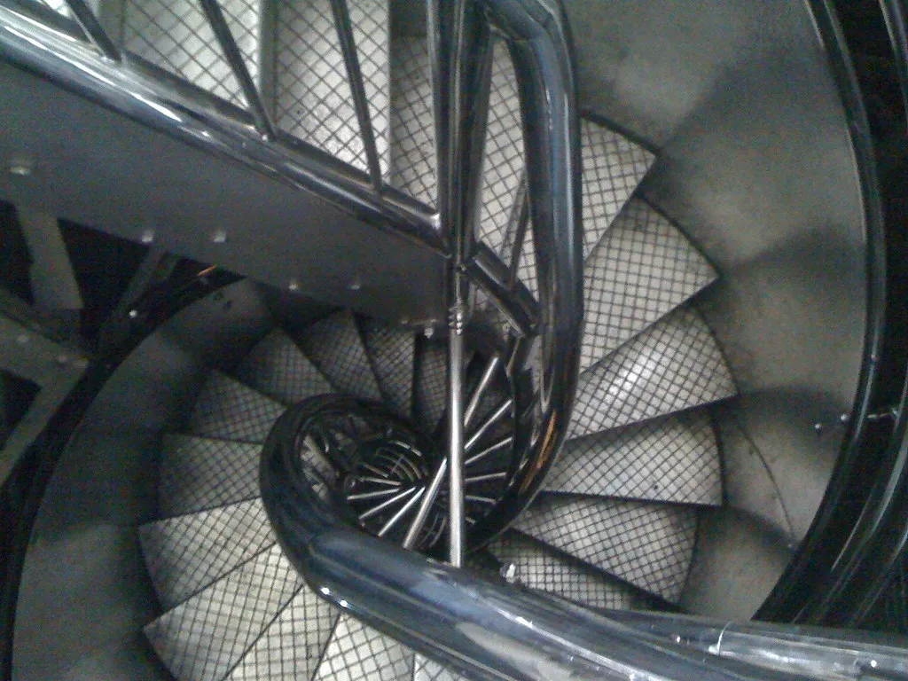 Double spiral staircase leading to the crown