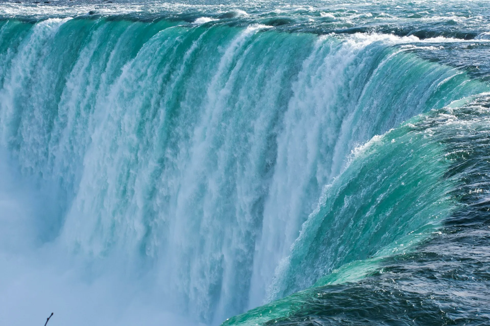 Niagara on a Budget: Do the Boat Ride and Sightseeing Without Overspending