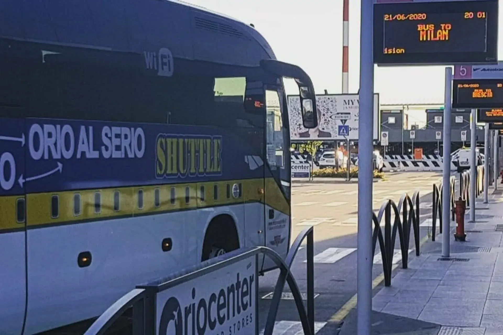 Milan shuttle coach for airport transfer