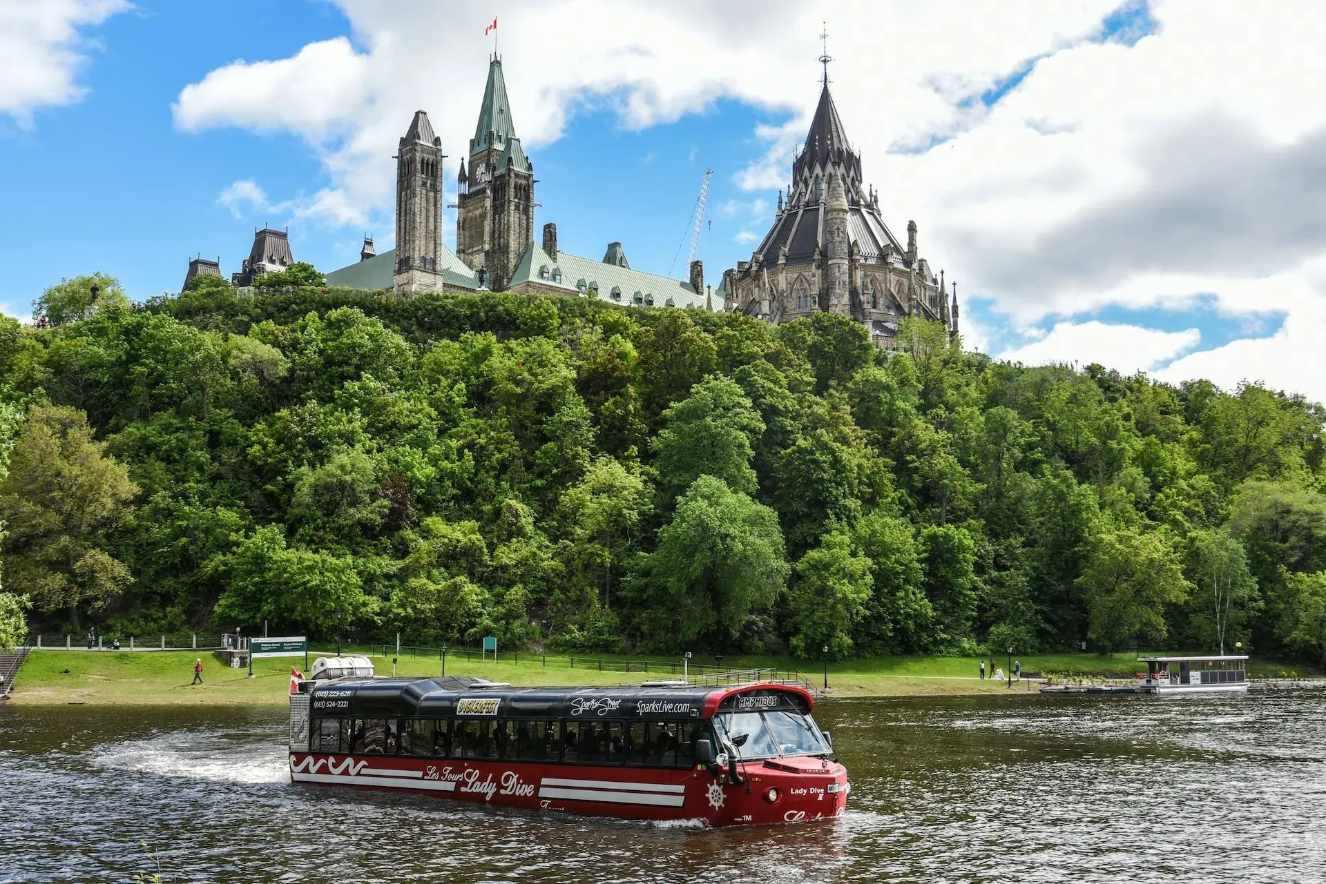 Lady Dive amphibious bus entering the Ottawa River