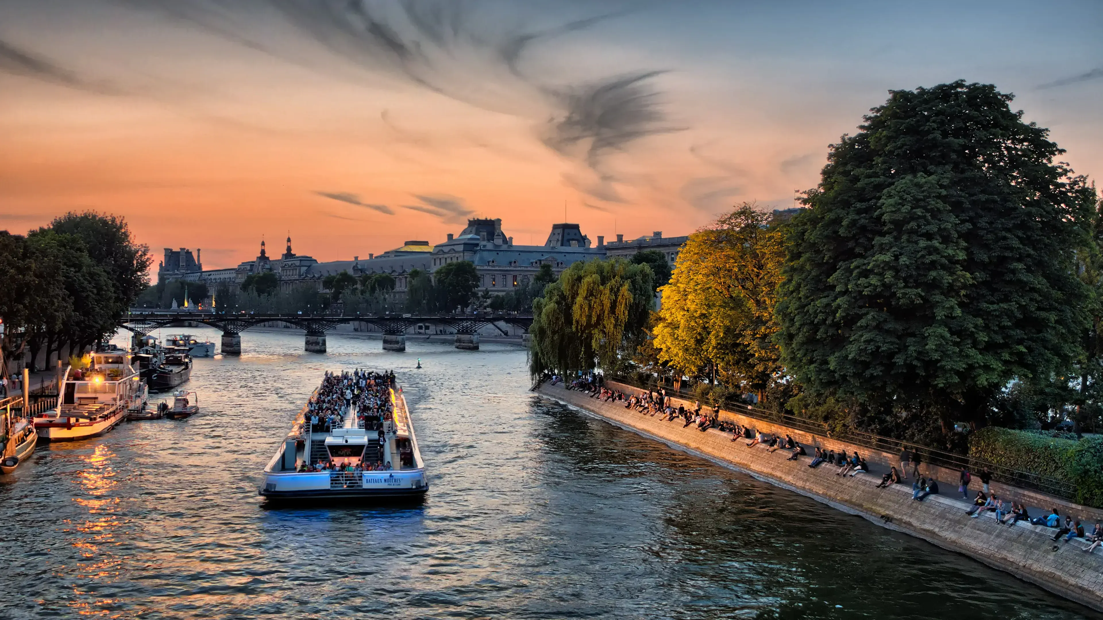 Paris cruise Sunset View