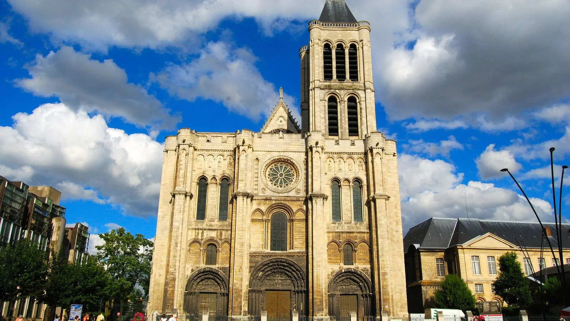 Basilique Saint‑Denis exterior side view