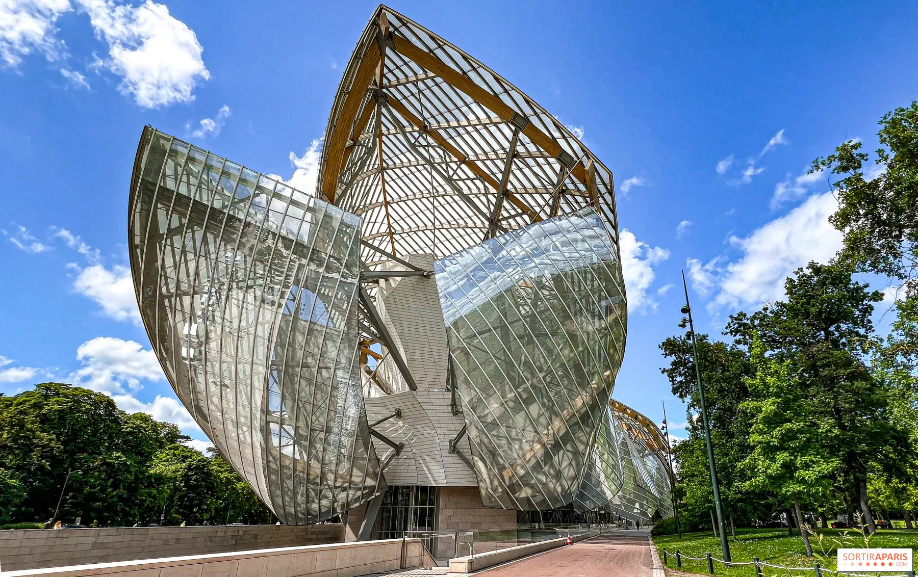 Fondation Louis Vuitton front view