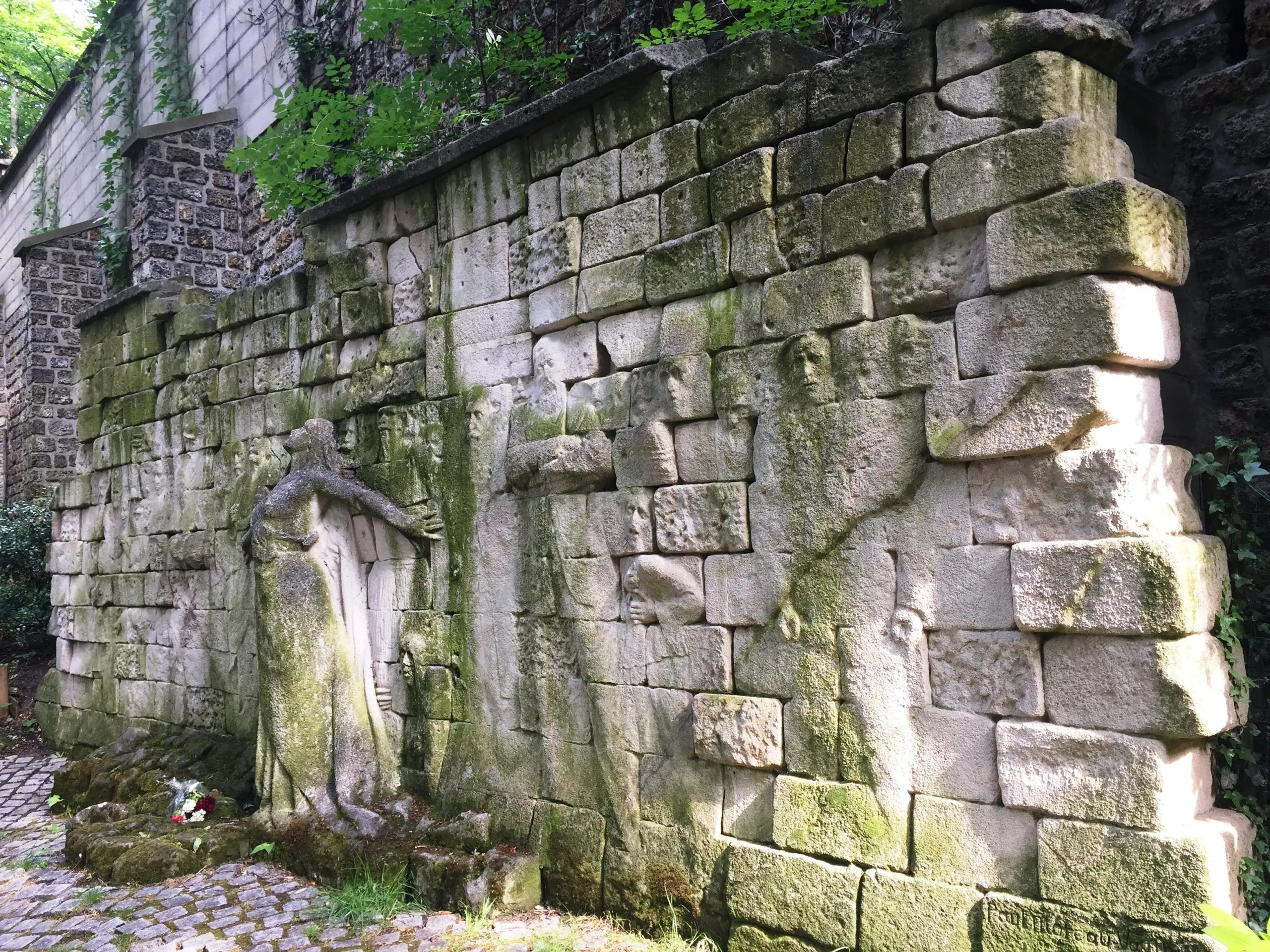 Communards Wall memorial