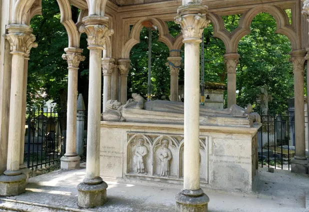 Reading the Tomb: Transfer, Iconography, and Public Memory