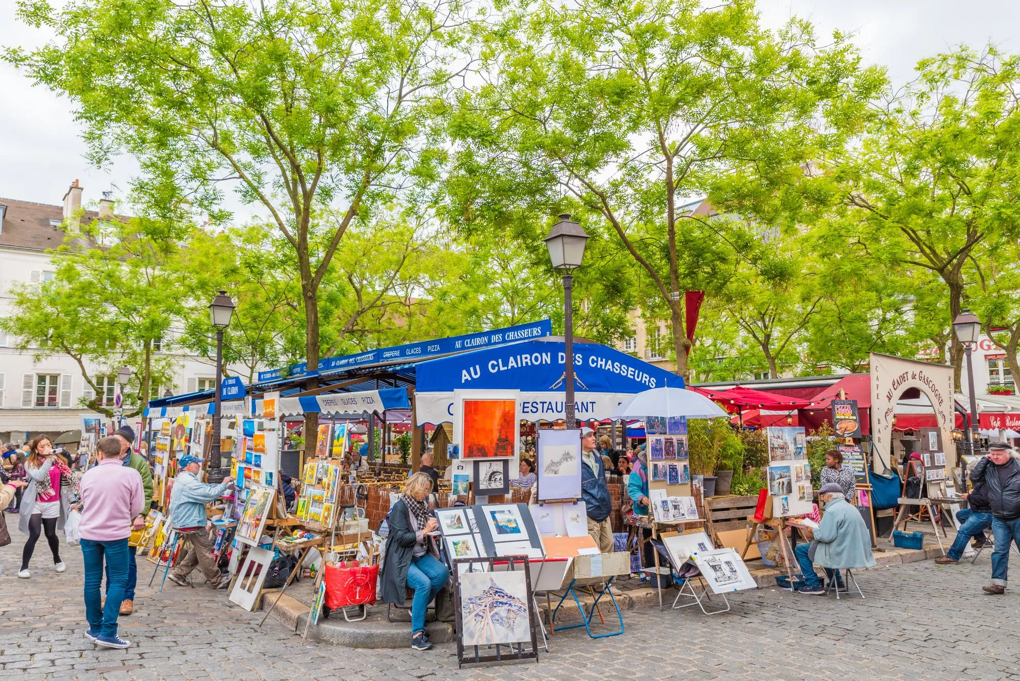 Street painters working at Place du Tertre