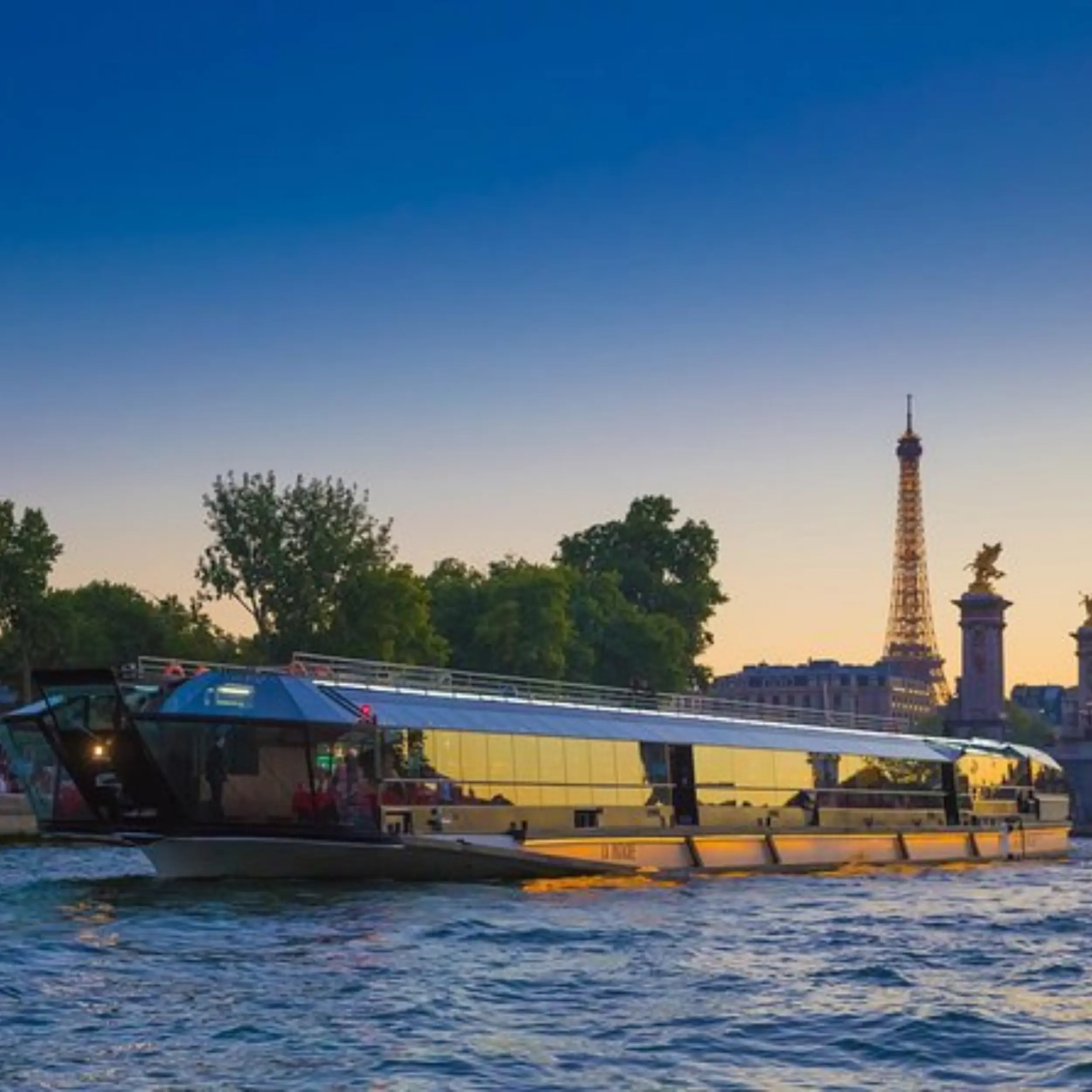 Seine River Cruises in Paris: The Ultimate Guide (Types, Routes, Prices)
