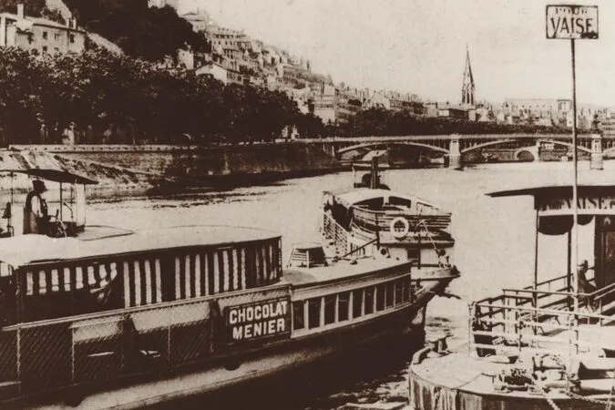 Paris cruise Construction