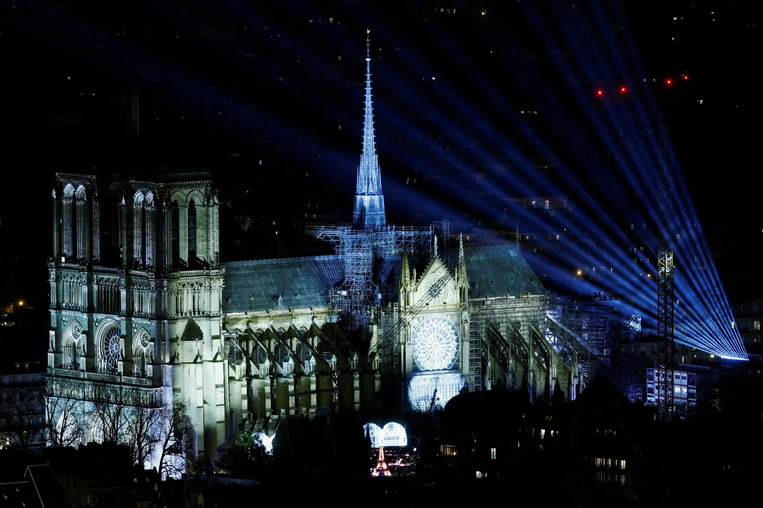 Notre‑Dame night lights and illumination