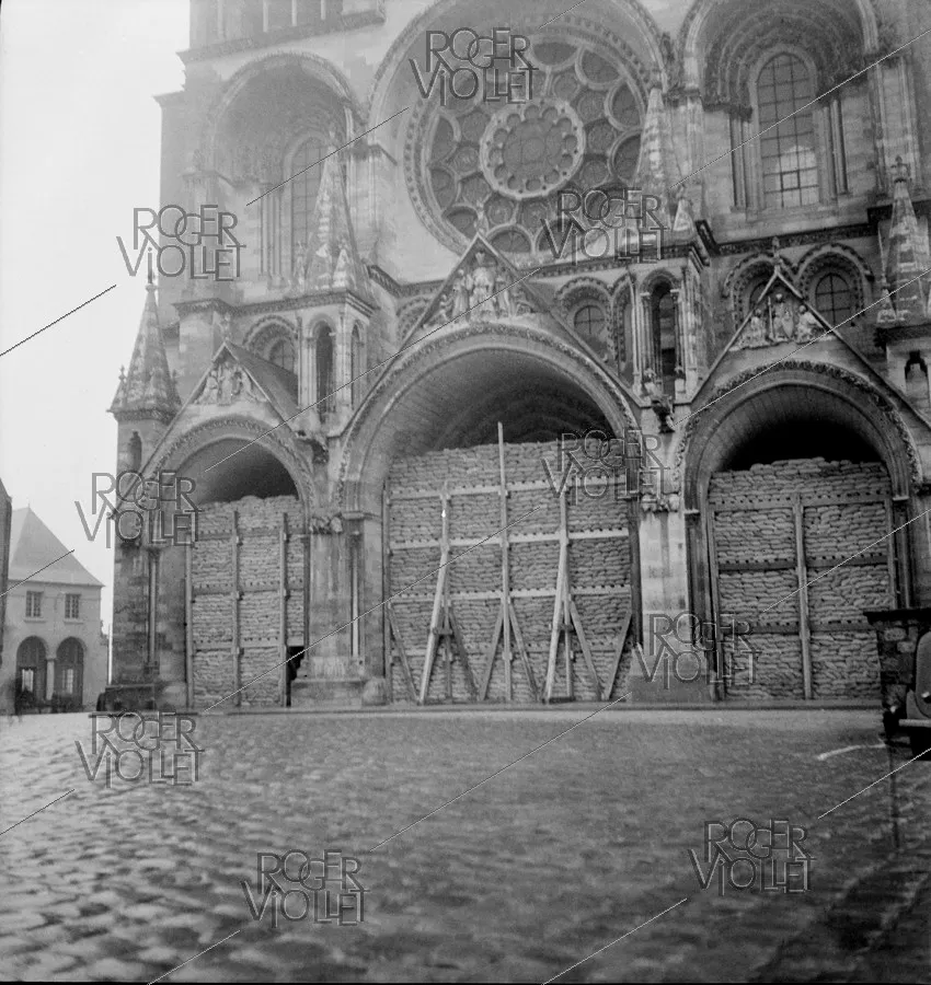 Wars and Protection: Notre‑Dame in WWI & WWII